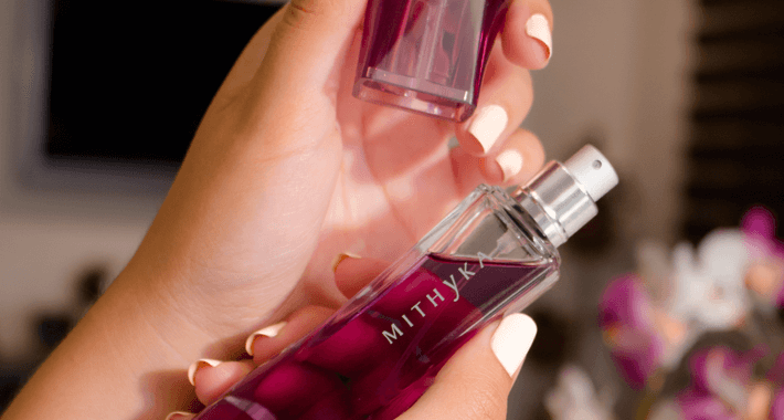 TIP-Frotar-el-perfume-en-la-piel-lo-fija1